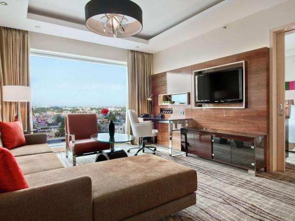 Hilton Chennai : photo 6 de la chambre suite king exécutive avec accès au salon