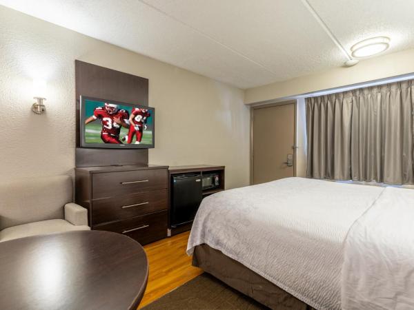 Red Roof Inn PLUS+ Nashville Airport : photo 3 de la chambre chambre lit king-size supérieure - non-fumeurs