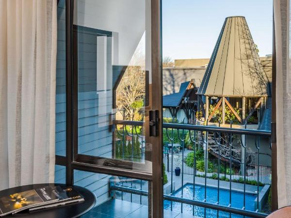 Chateau On The Park - Christchurch, A Doubletree By Hilton : photo 3 de la chambre chambre lit king-size deluxe avec balcon