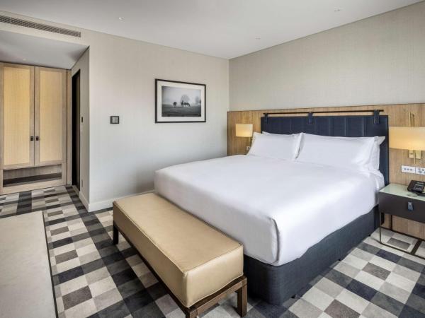 Doubletree By Hilton Karaka : photo 3 de la chambre suite deluxe avec lit king-size