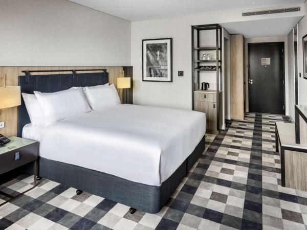 Doubletree By Hilton Karaka : photo 2 de la chambre chambre lit king-size - vue sur jardin