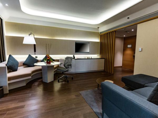 DoubleTree by Hilton Ahmedabad : photo 3 de la chambre suite lit king-size 1 chambre exécutive