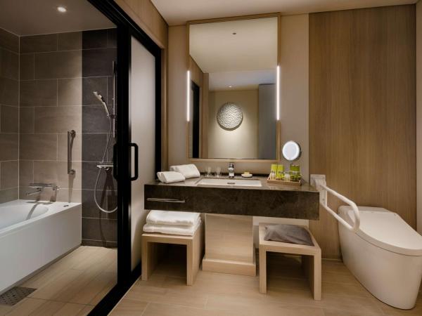 Hilton Nagasaki : photo 5 de la chambre chambre lit king-size - accessible aux personnes à mobilité réduite 