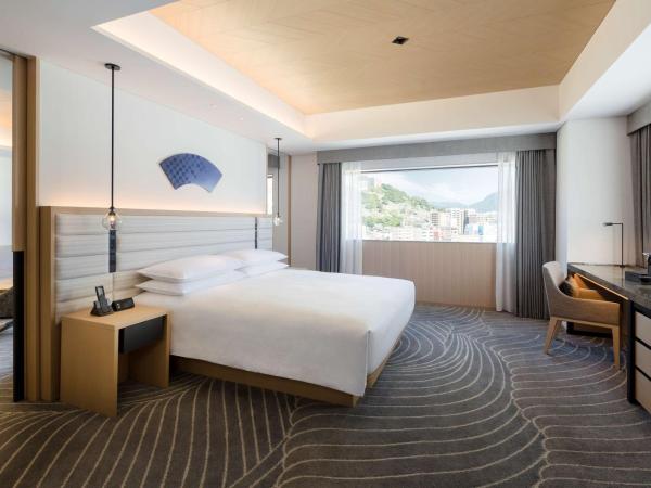 Hilton Nagasaki : photo 4 de la chambre suite premium lit king-size
