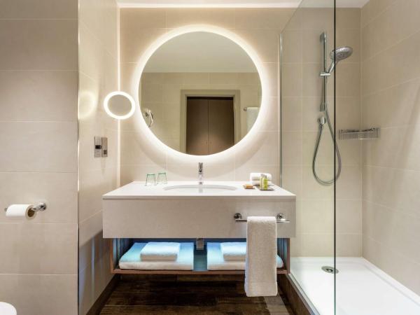 Hilton Aberdeen TECA : photo 5 de la chambre chambre lit king-size