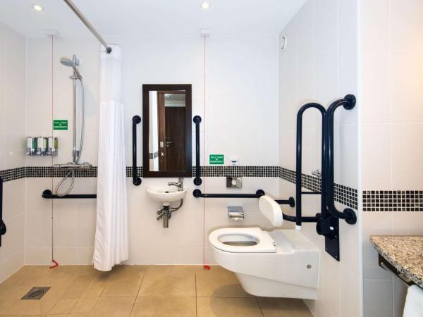 Hampton by Hilton Birmingham Jewellery Quarter : photo 4 de la chambre chambre lit queen-size - pour personnes à mobilité réduite