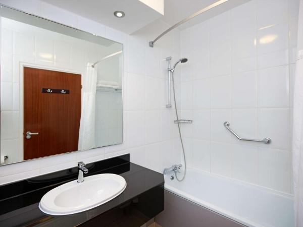 DoubleTree by Hilton Bristol North : photo 1 de la chambre chambre double avec 2 lits doubles