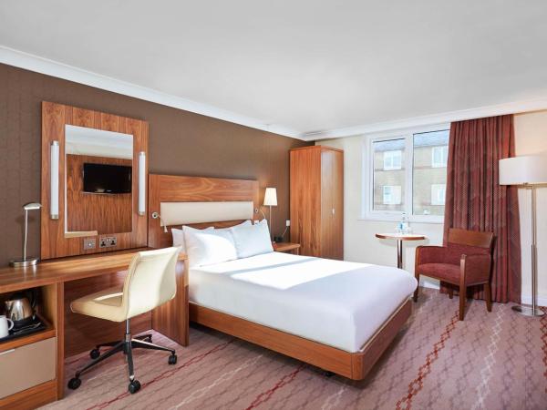 DoubleTree by Hilton Bristol North : photo 1 de la chambre chambre lit king-size