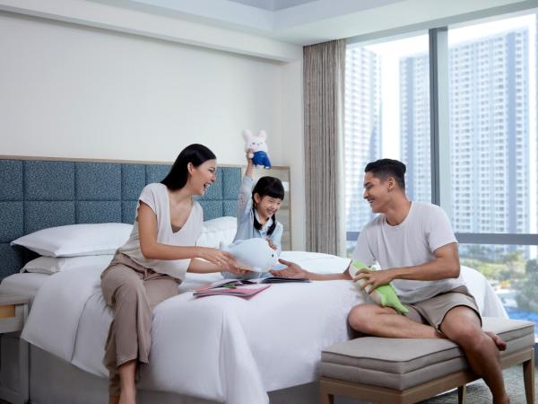 Four Points by Sheraton Surabaya, Pakuwon Indah : photo 5 de la chambre premium deluxe, guest room, 1 king