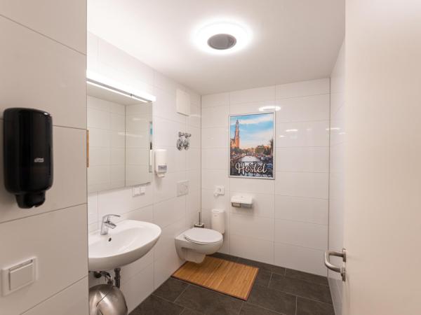 Hostel Mannheim : photo 4 de la chambre chambre double ou lits jumeaux avec salle de bains commune