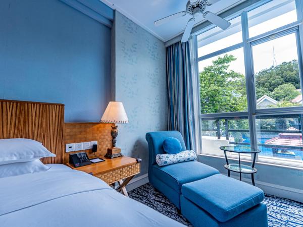 Good View Hotel Tangxia - 15 mins drive from Dongguan South Railway Station : photo 2 de la chambre poolside superior king room