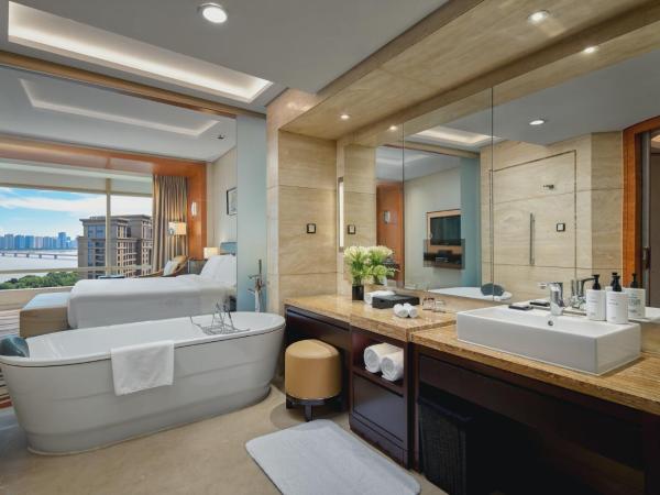 InterContinental Hangzhou, an IHG Hotel : photo 1 de la chambre chambre king premium avec vue sur ville