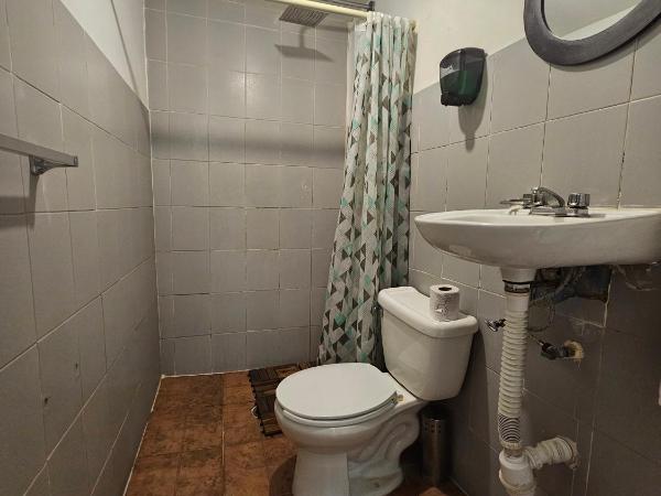 Central Downtown Guadalajara : photo 3 de la chambre chambre double avec 2 lits doubles