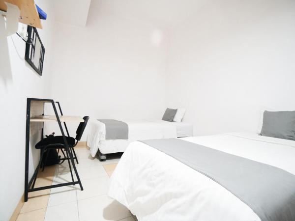 Griya Sawamah Syariah Mitra RedDoorz : photo 10 de la chambre chambre lits jumeaux