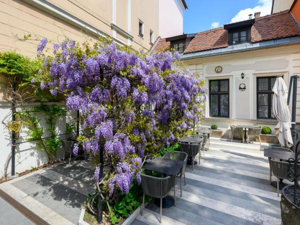 Maison Bistro & Hotel : photo 10 de la chambre suite dans petite maison