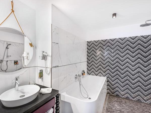 Maison Bistro & Hotel : photo 3 de la chambre suite dans petite maison