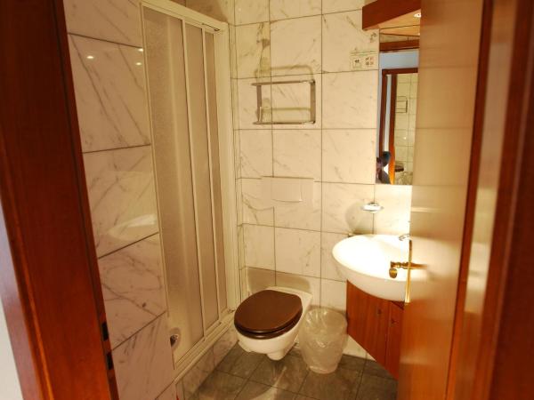 Hotel&Hostel Montarina : photo 7 de la chambre chambre double avec salle de bains