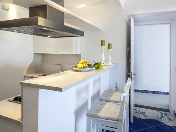 Ischia Blu Resort : photo 7 de la chambre  appartement 2 chambres de luxe avec vue sur la mer