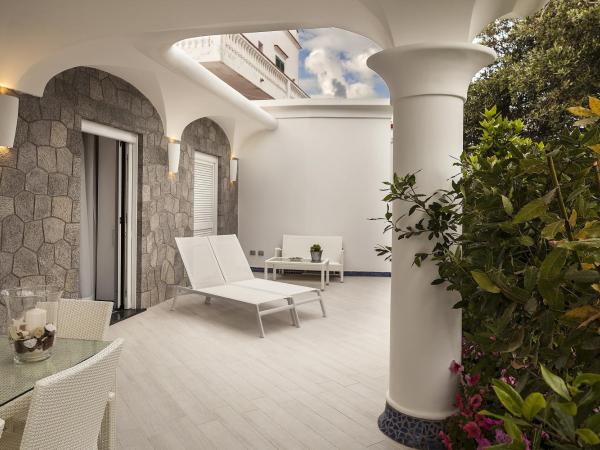 Ischia Blu Resort : photo 9 de la chambre appartement de luxe 2 chambres - vue sur jardin