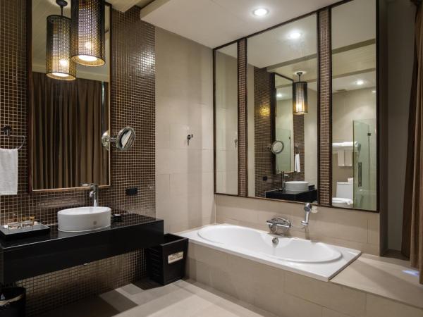 De Chai Colonial Hotel & Spa - SHA Plus : photo 8 de la chambre chambre premier