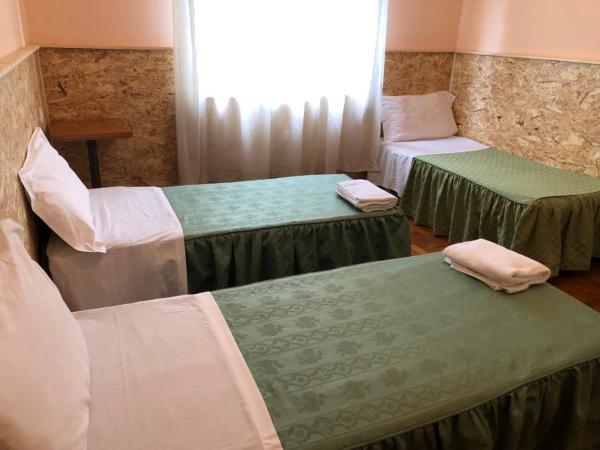 Venice Treviso Airport Bed : photo 2 de la chambre chambre triple Économique avec salle de bains commune