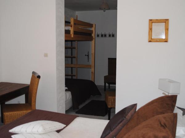 Hôtel Restaurant Le Provençal : photo 3 de la chambre chambre familiale