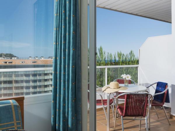 Aparthotel Costa Encantada : photo 1 de la chambre appartement avec balcon (3 adultes)