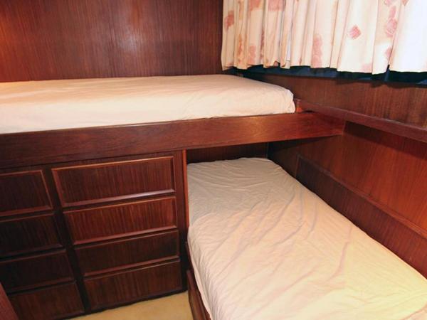 Hotel Yacht Our Alissa : photo 1 de la chambre chambre lits jumeaux avec salle de bains privative