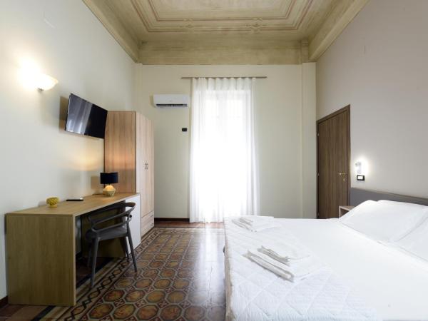 Hotel Roma 62 : photo 5 de la chambre chambre double ou lits jumeaux - accessible aux personnes à mobilité réduite