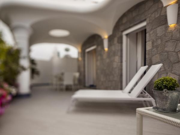 Ischia Blu Resort : photo 10 de la chambre appartement de luxe 2 chambres - vue sur jardin