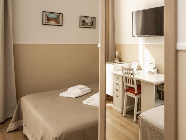 Il Tiro Rooms : photo 4 de la chambre chambre triple avec salle de bains privative