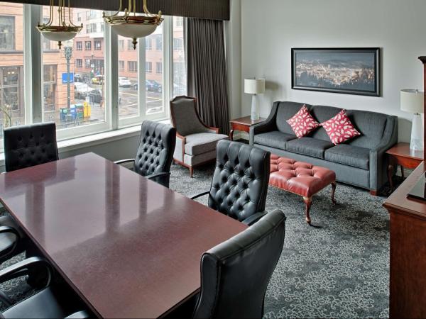 Embassy Suites by Hilton Portland Downtown : photo 3 de la chambre suite lit king-size exécutive
