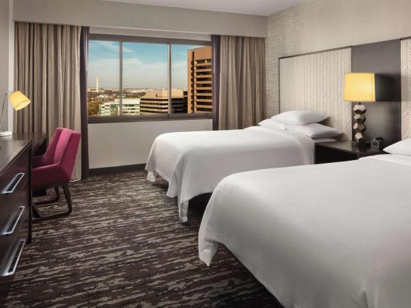 Embassy Suites by Hilton Crystal City National Airport : photo 3 de la chambre suite 2 chambres avec vue
