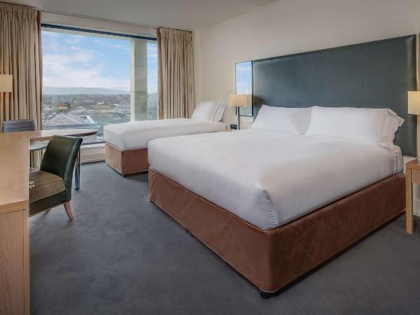 Hilton Dublin Kilmainham : photo 1 de la chambre chambre familiale - vue sur hilton