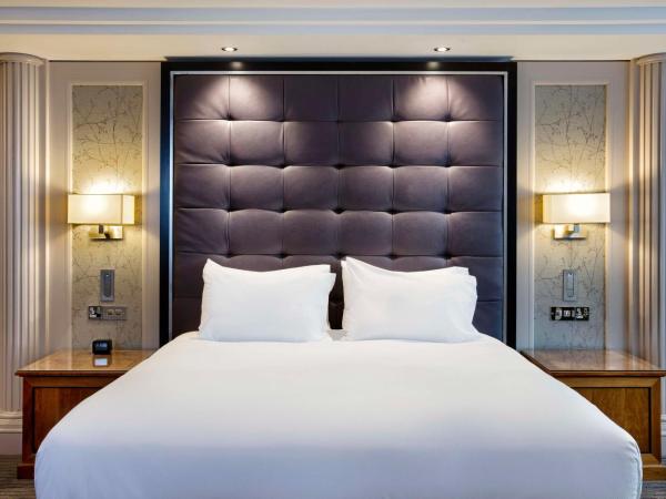 DoubleTree by Hilton Glasgow Central : photo 3 de la chambre suite 1 chambre lit king-size - accès au salon