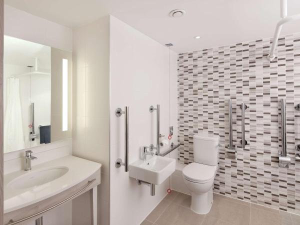 Hampton By Hilton Leeds City Centre : photo 6 de la chambre chambre lit queen-size - pour personnes à mobilité réduite