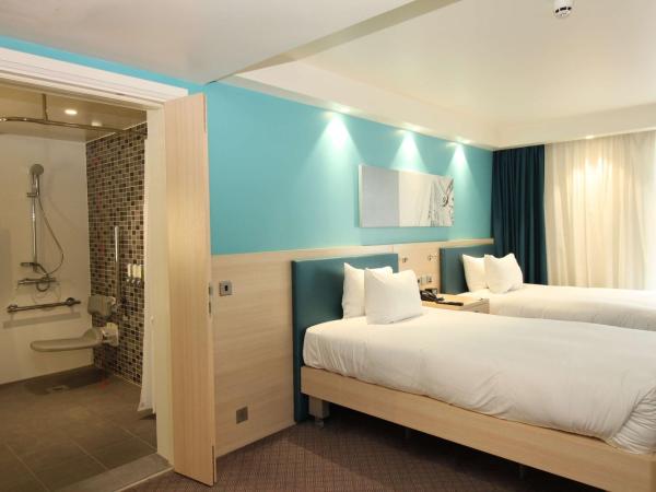 Hampton By Hilton London Docklands : photo 2 de la chambre chambre lits jumeaux - pour personnes à mobilité réduite