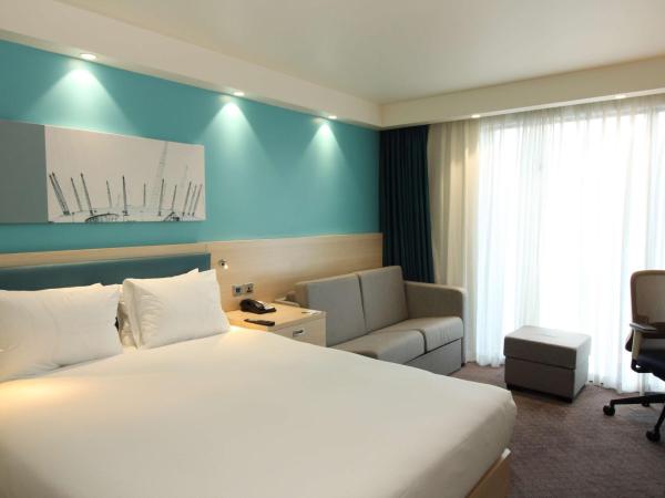 Hampton By Hilton London Docklands : photo 3 de la chambre chambre familiale avec lit queen-size