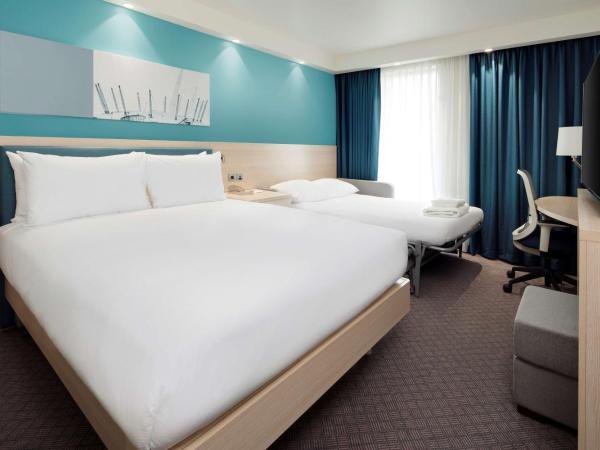 Hampton By Hilton London Docklands : photo 4 de la chambre chambre familiale avec lit queen-size
