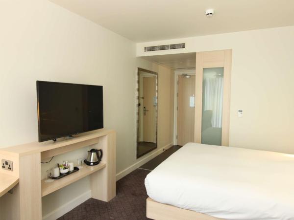 Hampton By Hilton London Docklands : photo 4 de la chambre chambre lit queen-size