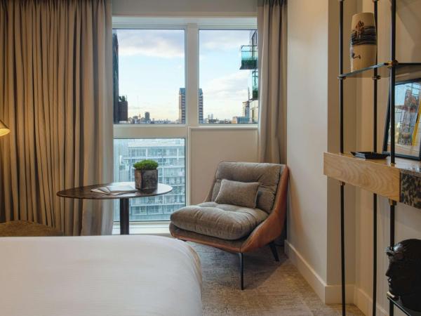Lincoln Plaza Hotel London, Curio Collection By Hilton : photo 1 de la chambre queen room with canary wharf view