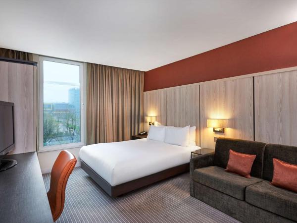 DoubleTree By Hilton London Excel : photo 1 de la chambre chambre lit queen-size avec canapé-lit