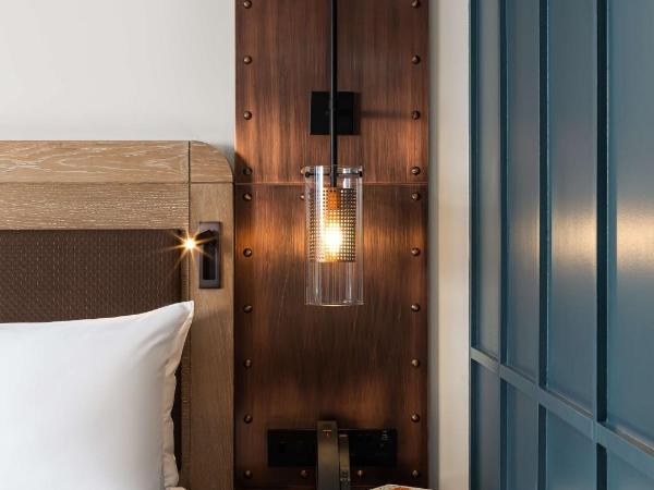 The Gantry London, Curio Collection By Hilton : photo 1 de la chambre chambre lit king-size gantry