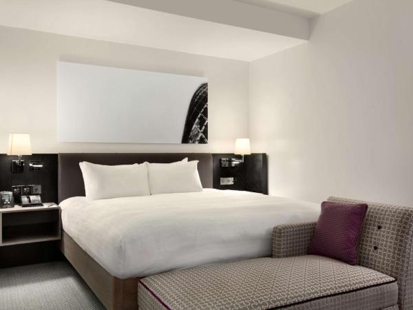 Hilton London Angel Islington : photo 2 de la chambre suite king exécutive avec accès au salon