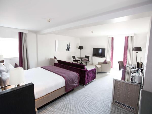 Hilton London Angel Islington : photo 2 de la chambre suite junior - accès au salon 