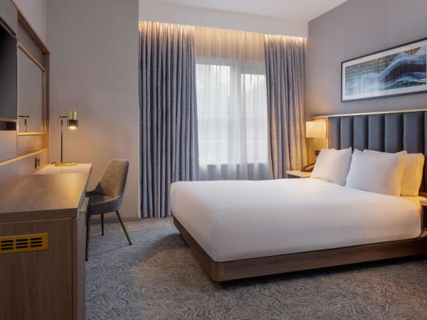 DoubleTree by Hilton London Angel Kings Cross : photo 2 de la chambre chambre lit queen-size - pour personnes à mobilité réduite