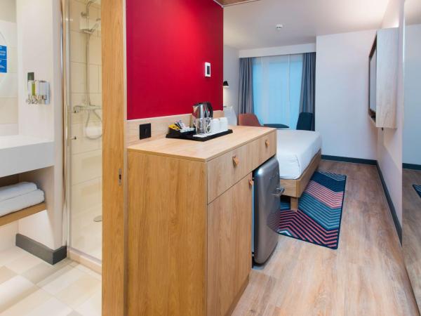 Hampton by Hilton London Park Royal : photo 5 de la chambre chambre lit king-size