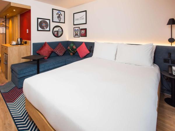 Hampton by Hilton London Park Royal : photo 8 de la chambre chambre lit queen-size avec canapé-lit