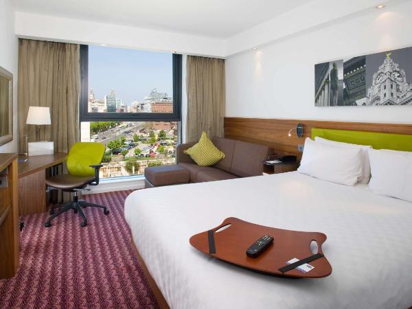 Hampton By Hilton Liverpool City Centre : photo 3 de la chambre chambre lit queen-size avec canapé-lit