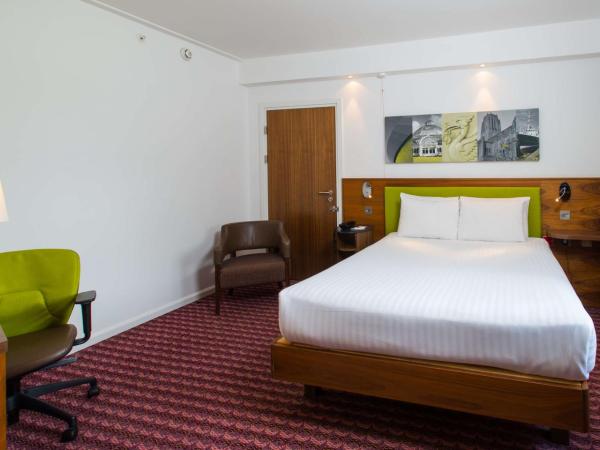 Hampton By Hilton Liverpool City Centre : photo 3 de la chambre chambre lit queen-size - pour personnes à mobilité réduite
